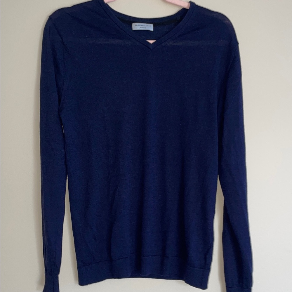 Classic V-Neck 100% Marino Wool Sweater in Navy - Lightweight Men's Knit